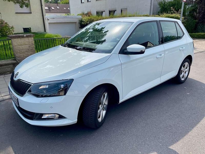 Weiß Gebraucht 2015 Skoda Fabia Style Limousine | 7.300 € (Guter Preis) - Bild 1/1