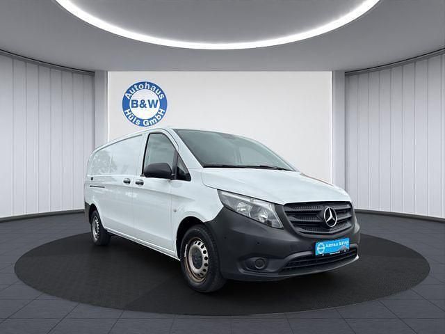 Arktikweiss Gebraucht 2024 Mercedes Vito Van / Kleinbus | 33.499 € (Guter Preis) - Bild 1/4