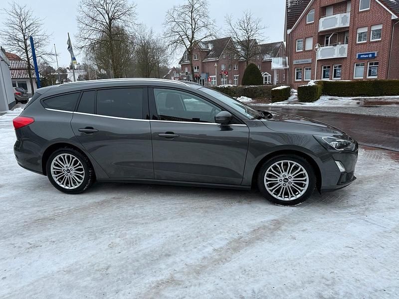 Gebraucht Ford Focus Titanium 150 PS (110 kW) 2019 Grau Kombi
