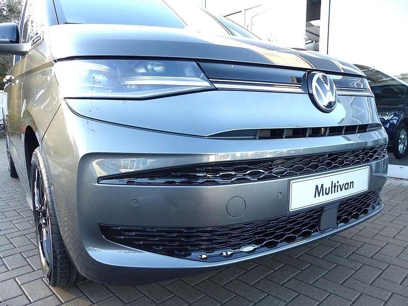 Neu VW Multivan Edition 150 PS (110 kW) 2026 Grau Van