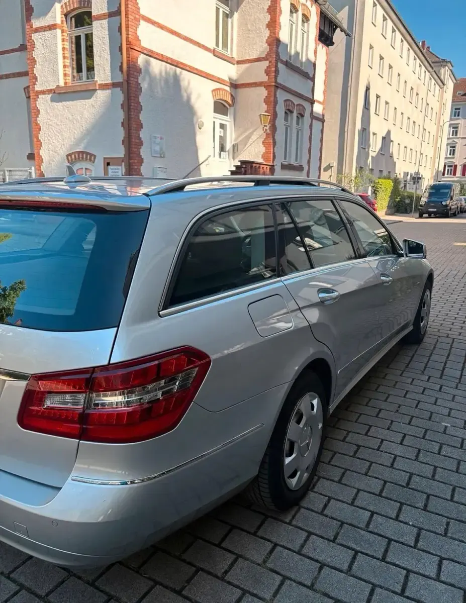 Gebraucht Mercedes E250 204 PS (150 kW) 2013 Silber Kombi