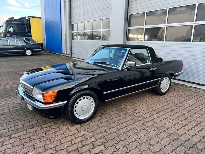 Schwarz unilack (040o) Gebraucht 1986 Mercedes 560 Cabrio | 44.900 € - Bild 1/4