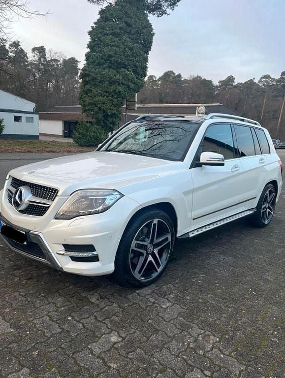 Weiß Gebraucht 2012 Mercedes GLK220 AMG SUV | 13.600 € (Fairer Preis) - Bild 1/4
