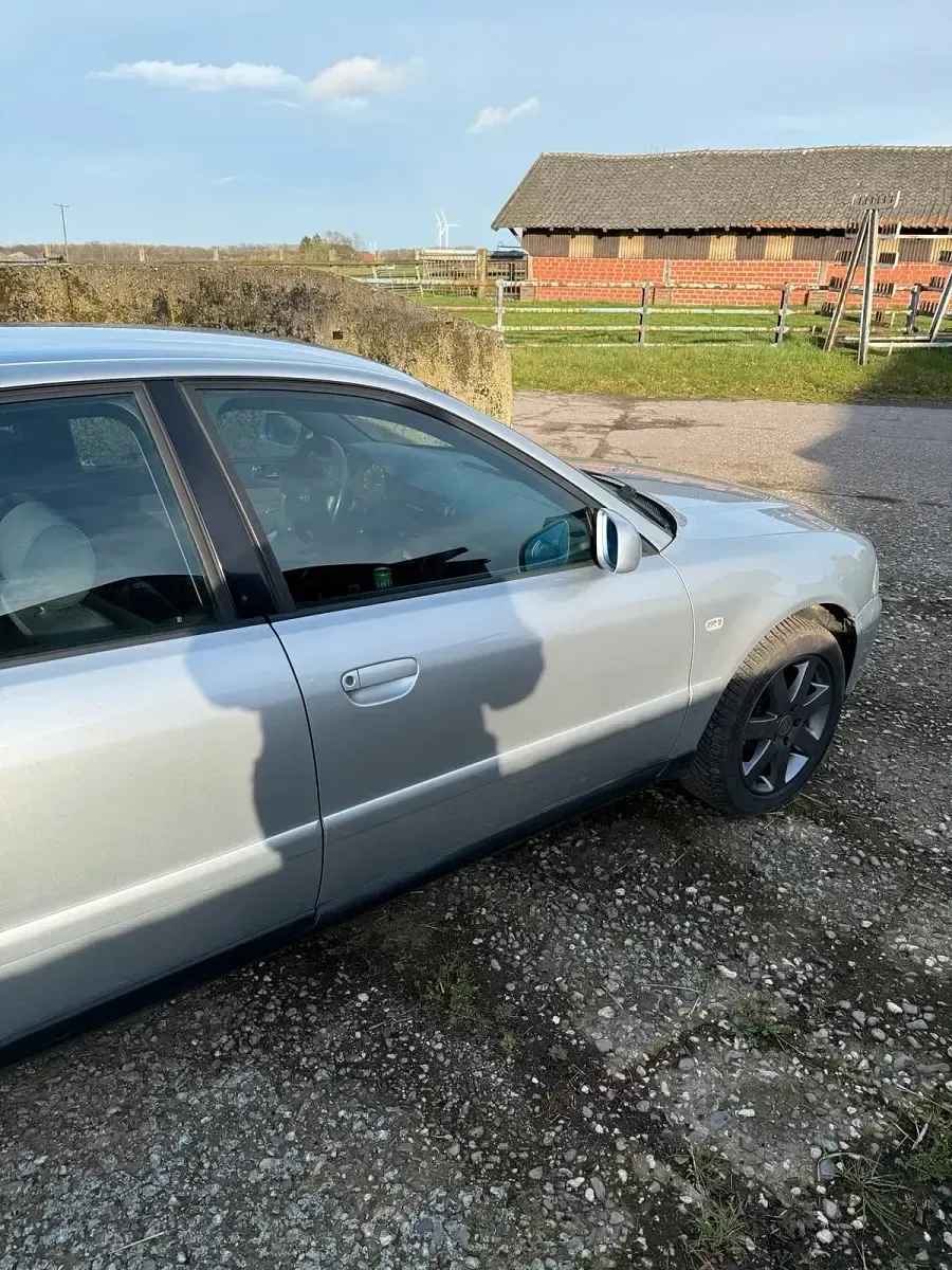 Second-hand Audi A4 101 CP (74 kW) 2001 Argintiu Berlinǎ