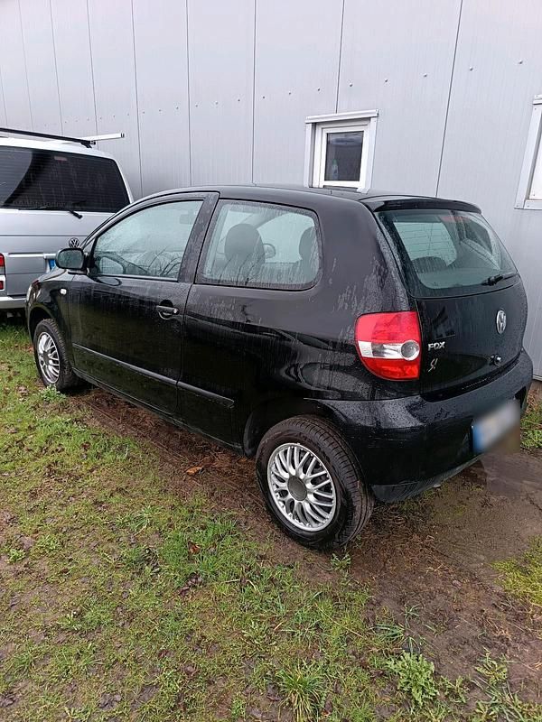 Second-hand VW Fox 54 CP (39 kW) 2005 Negru Hatchback