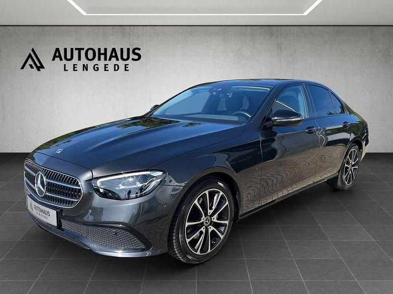 Grau Gebraucht 2022 Mercedes E200 Limousine | 34.999 € (Guter Preis) - Bild 1/4