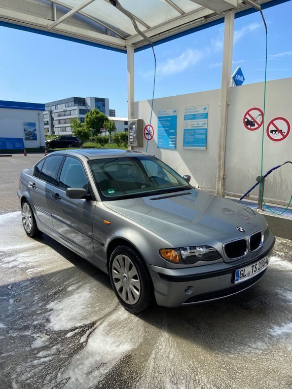 Grau Gebraucht 2004 BMW 318 Limousine | 3.000 € (Fairer Preis) - Bild 1/4