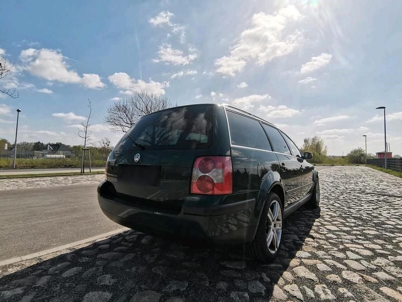Usata VW Passat 101 CV (74 kW) 2001 Verde Station wagon