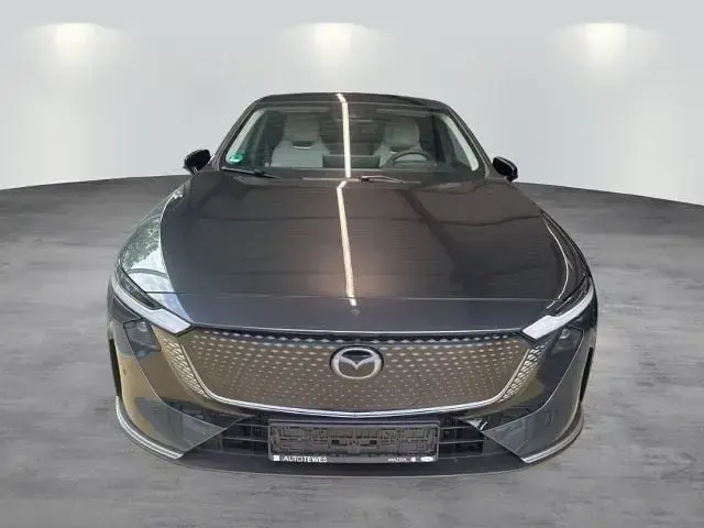 Neu Mazda 6e Takumi-Line 180 kW (245 PS) 2026 Grau Limousine