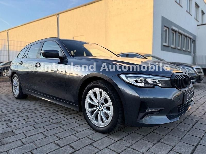 Grau Gebraucht 2021 BMW 320 Performance Limousine | 21.970 € (Guter Preis) - Bild 1/4