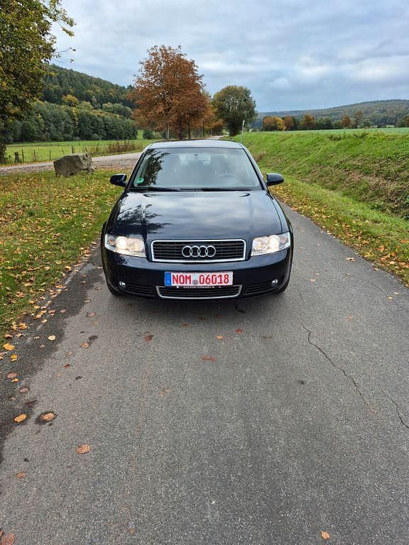 Blau Gebraucht 2004 Audi A4 Limousine | 4.850 € (Teuer) - Bild 1/4