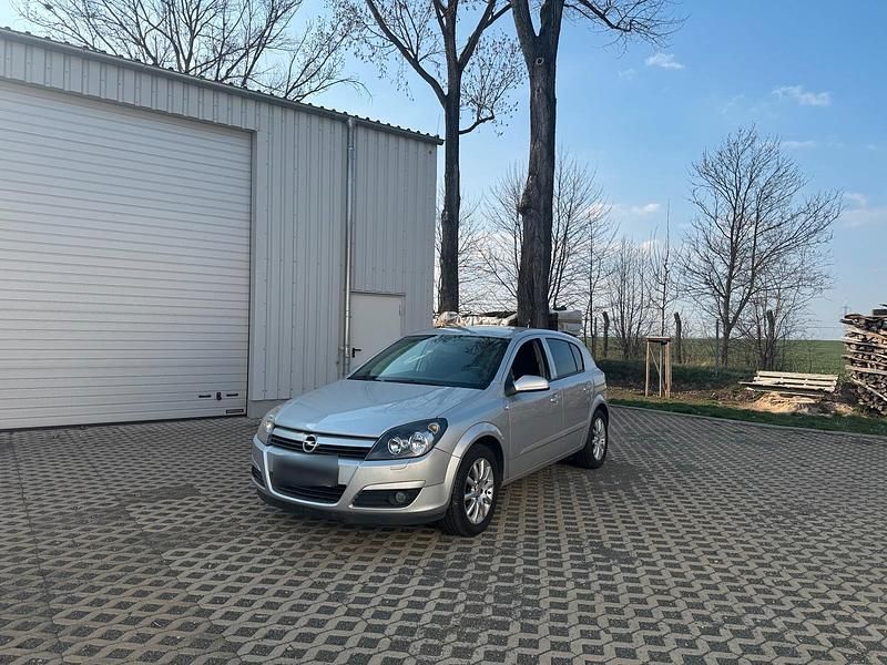 Gebraucht Opel Astra 105 PS (77 kW) 2005 Silber Kleinwagen