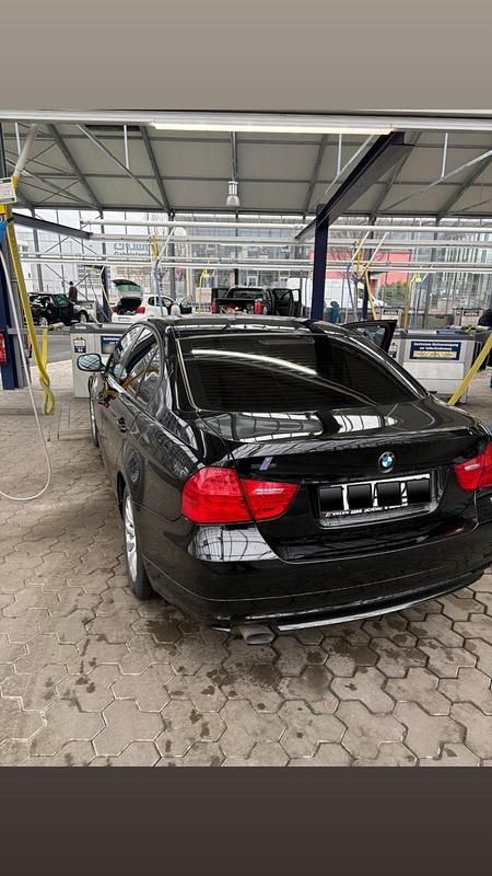 Gebraucht BMW 318 143 PS (105 kW) 2009 Schwarz Limousine