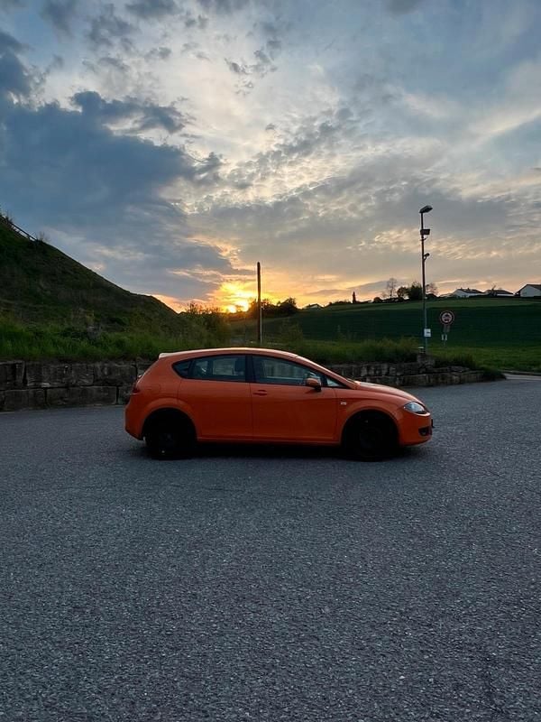 Usata Seat Leon 102 CV (75 kW) 2008 Arancione Utilitaria