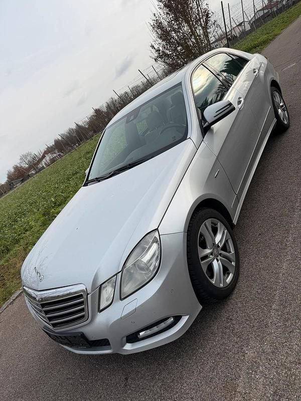 Silber Gebraucht 2012 Mercedes E350 Limousine | 7.450 € (Guter Preis) - Bild 1/4