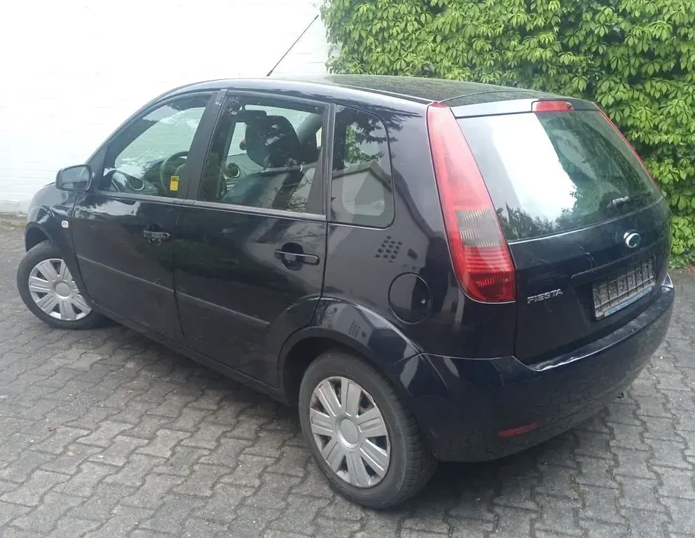 Gebraucht Ford Fiesta 69 PS (50 kW) 2005 Blau Kleinwagen