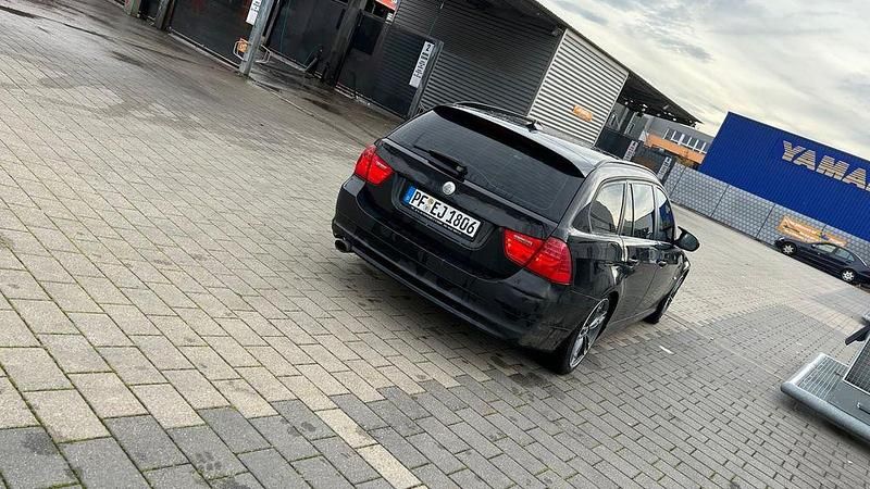 Gebraucht BMW 320 Performance 184 PS (135 kW) 2012 Schwarz Kombi