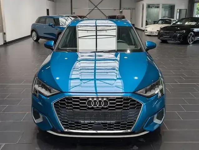 Gebraucht Audi A3 Advanced Plus 116 PS (85 kW) 2022 Blau Limousine
