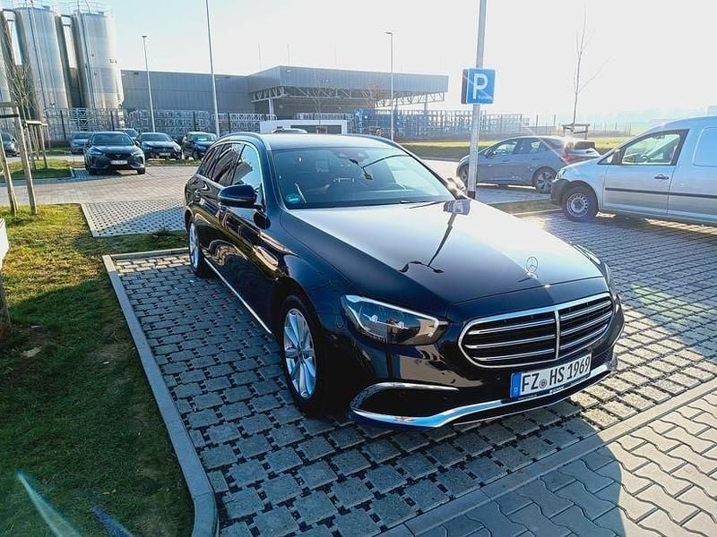 Schwarz Gebraucht 2022 Mercedes E200 Limousine | 30.790 € (Superpreis) - Bild 1/4