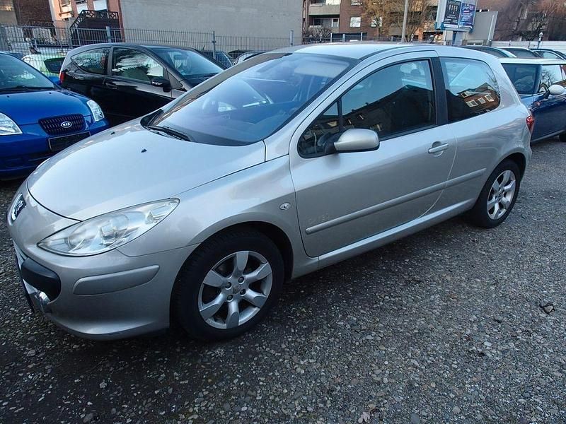 Gebraucht Peugeot 307 109 PS (80 kW) 2007 Silber Limousine