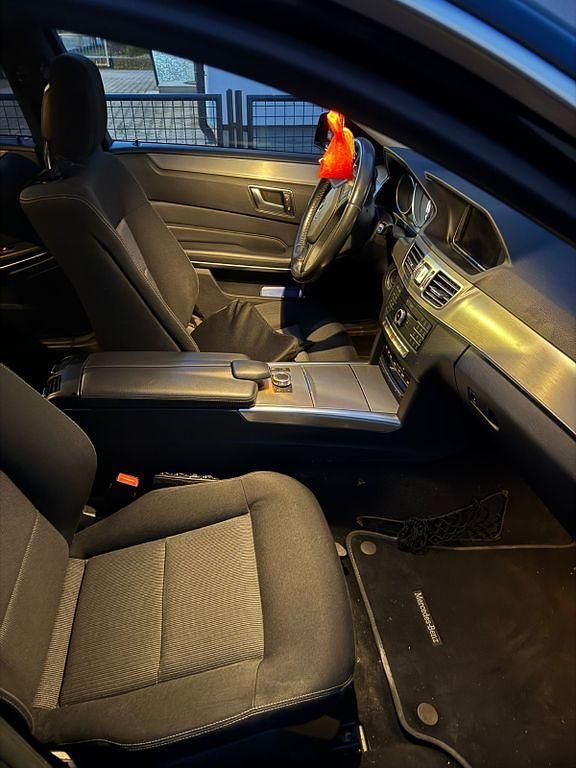 Gebraucht Mercedes E220 Elegance 170 PS (125 kW) 2015 Schwarz Limousine