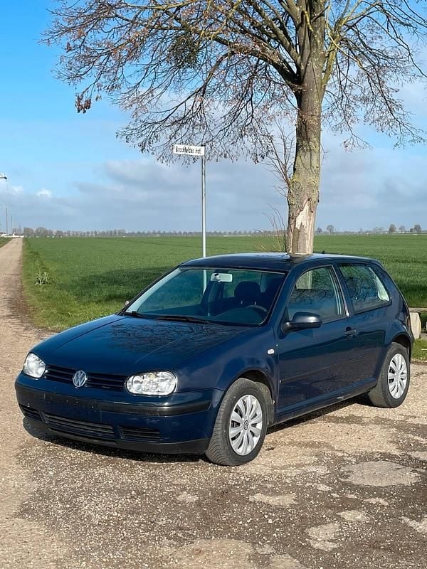 Gebraucht VW Golf IV 68 PS (50 kW) 2002 Blau Kleinwagen