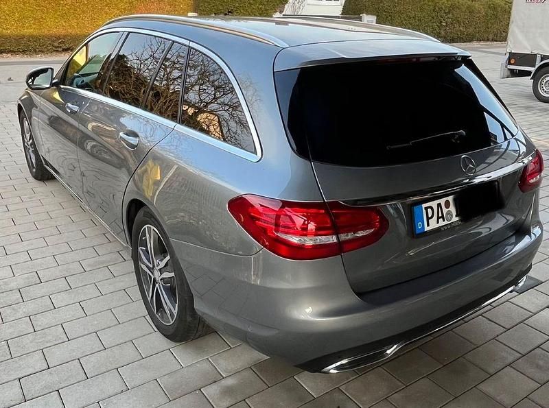 Gebraucht Mercedes C180 156 PS (114 kW) 2015 Grau Limousine