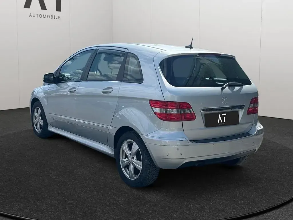 Gebraucht Mercedes B180 116 PS (85 kW) 2010 Silber Van / Kleinbus