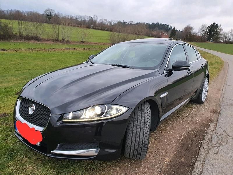 Schwarz Gebraucht 2015 Jaguar XF Limousine | 15.000 € - Bild 1/4