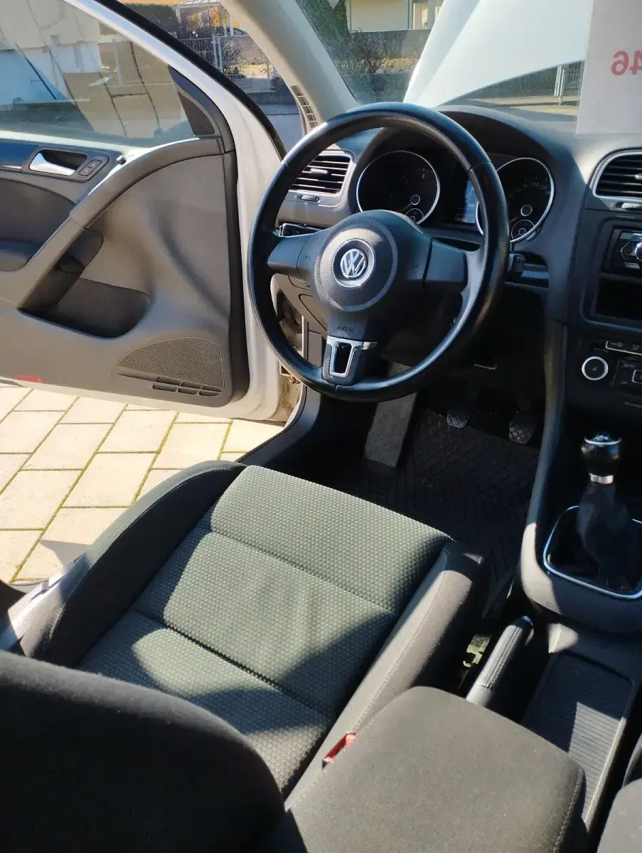 Gebraucht VW Golf VI 140 PS (102 kW) 2010 Weiß Kleinwagen