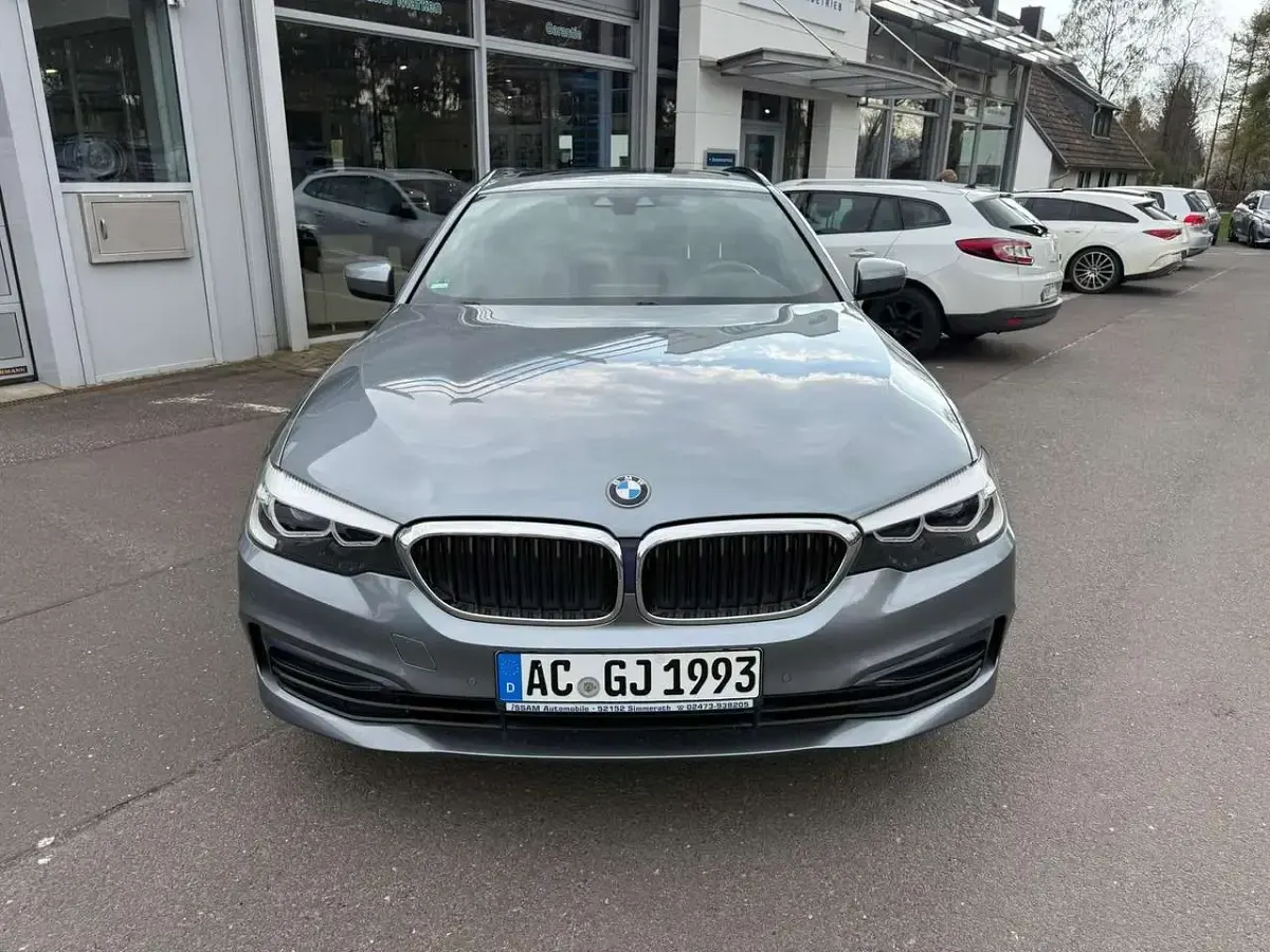 Gebraucht BMW 520 Sport Line 190 PS (139 kW) 2018 Bluestone metallic Kombi