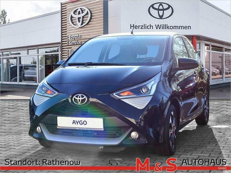 Schwarz Gebraucht 2021 Toyota Aygo X-play Kleinwagen | 9.780 € (Guter Preis) - Bild 1/4