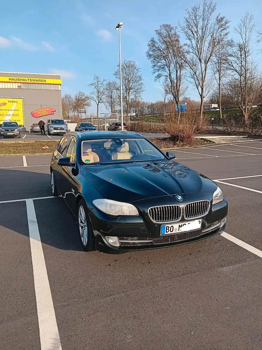 Gebraucht BMW 520 184 PS (135 kW) 2012 Schwarz Kombi