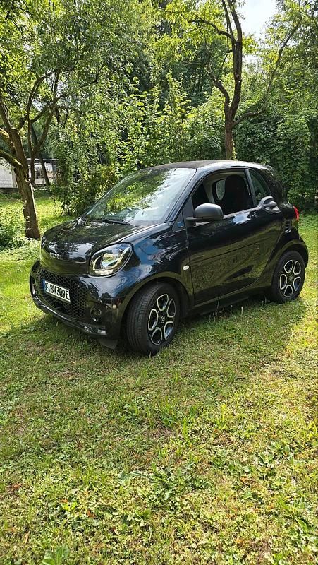 Schwarz Gebraucht 2020 Smart ForTwo Electric Drive Kleinwagen | 6.900 € (Guter Preis) - Bild 1/4