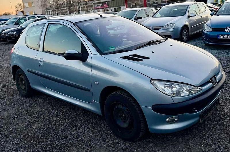 Gebraucht Peugeot 206 Tendance 75 PS (55 kW) 2004 Silber Limousine