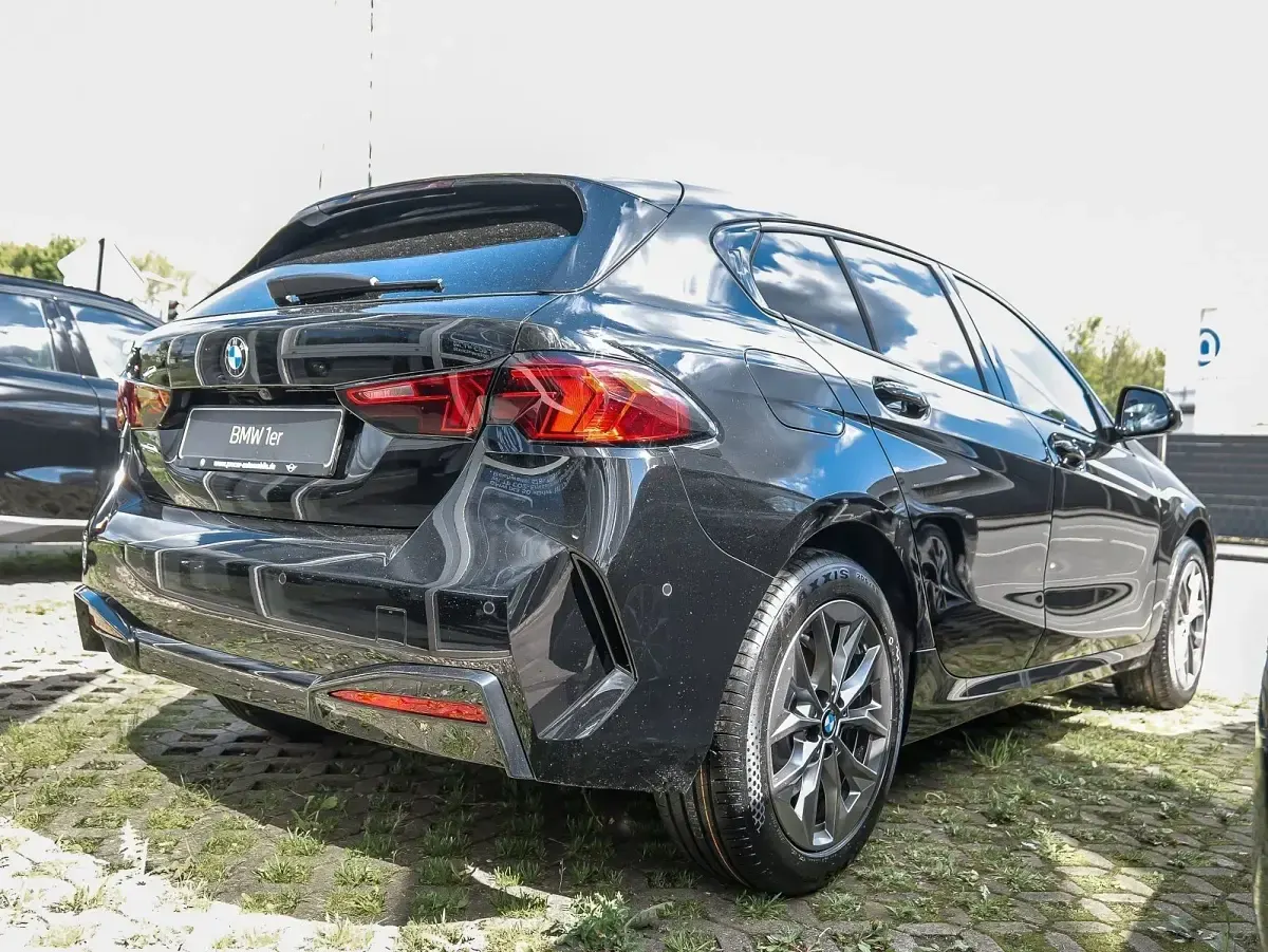 Neu BMW 116 122 PS (89 kW) 2026 Schwarz Kleinwagen