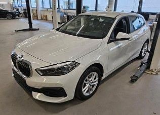 Weiß Gebraucht 2022 BMW 116 Comfort Edition Kleinwagen | 18.999 € (Fairer Preis) - Bild 1/4