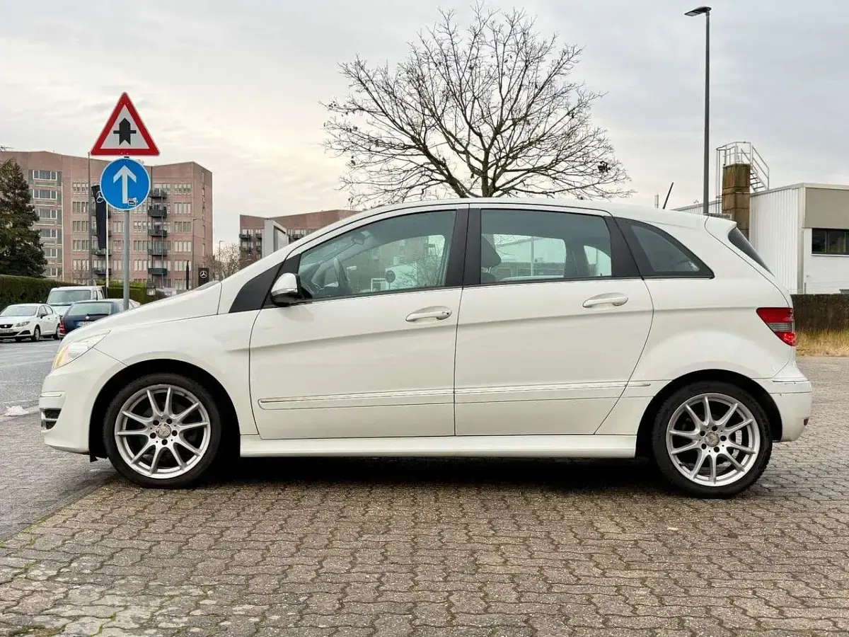Gebraucht Mercedes B200 136 PS (100 kW) 2009 Weiß Van / Kleinbus