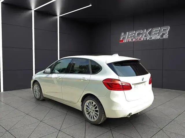 Gebraucht BMW 216 Active Tourer Advantage 116 PS (85 kW) 2018 Weiß Van / Kleinbus