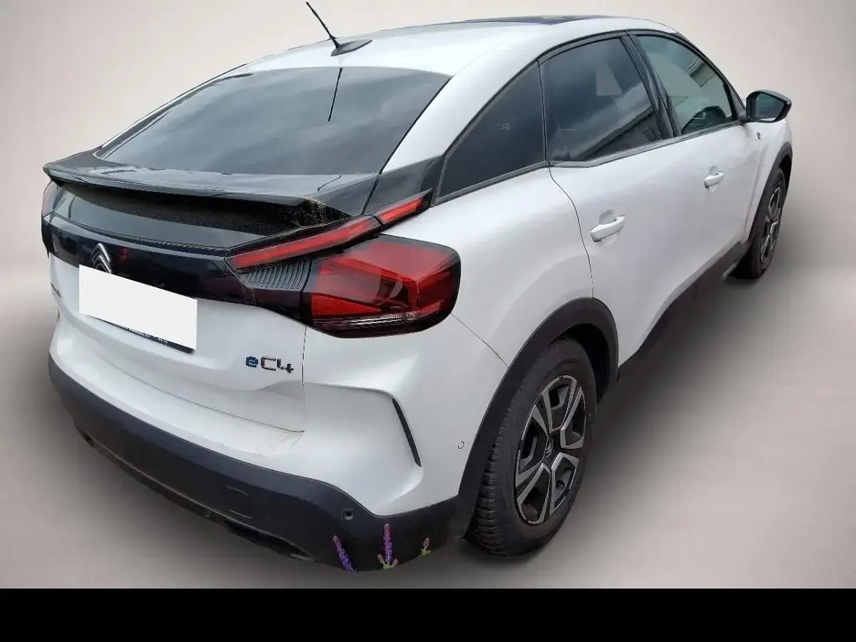 Gebraucht Citroën e-C4 Shine 100 kW (136 PS) 2023 Manufacturer Limousine