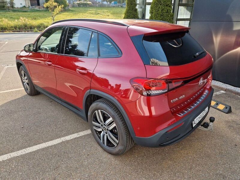 Gebraucht Mercedes EQA300 Progressive 167 kW (228 PS) 2022 Patagonienrot  metalliclack SUV