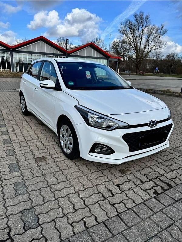 Gebraucht Hyundai i20 Select 84 PS (61 kW) 2019 Weiß Kleinwagen