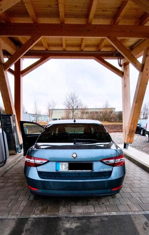 Gebraucht Skoda Superb 150 PS (110 kW) 2016 Grau Limousine