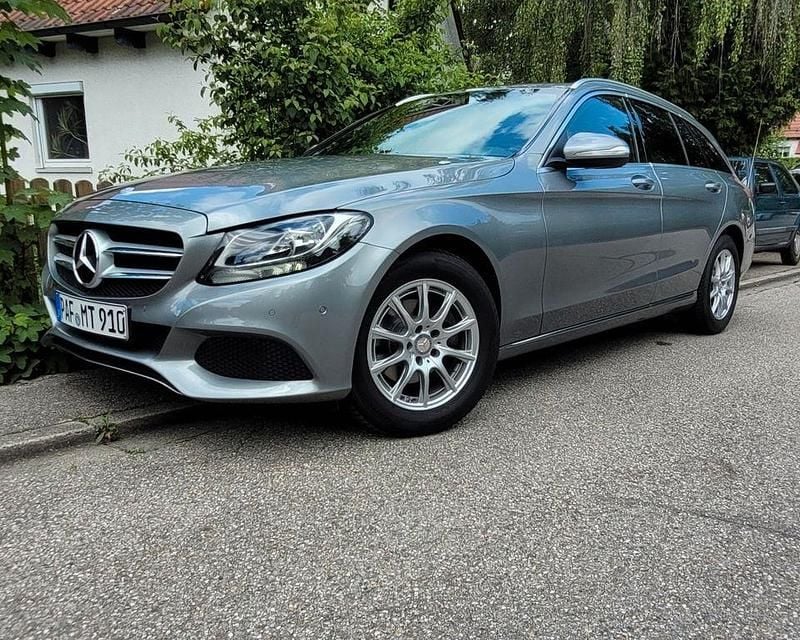 Grau Gebraucht 2016 Mercedes C180 Avantgarde Limousine | 15.000 € (Superpreis) - Bild 1/4