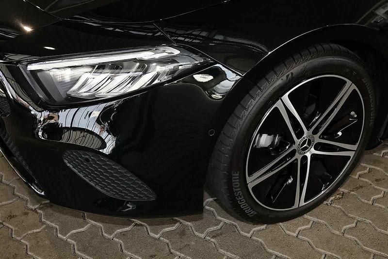 Gebraucht Mercedes A180 Progressive 136 PS (100 kW) 2024 Metalliclack kosmosschwarz Limousine