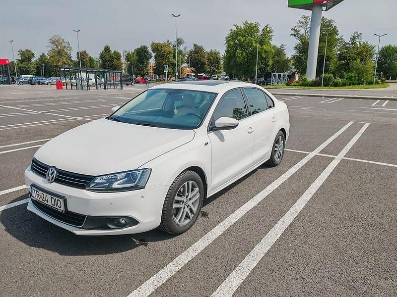 Gebraucht VW Jetta Highline 122 PS (89 kW) 2012 Weiß Limousine