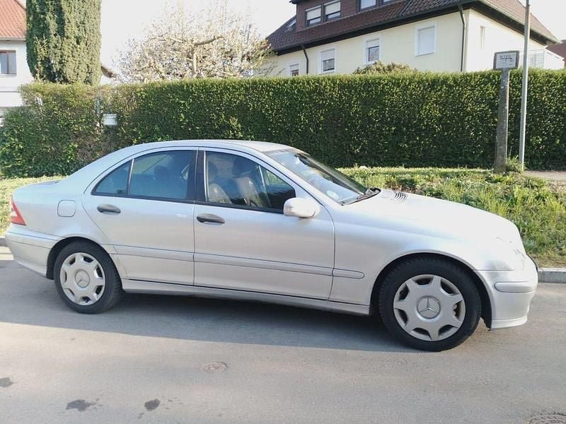 Gebraucht Mercedes 200 116 PS (85 kW) 2006 Silber Limousine