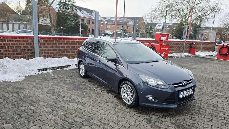 Grau Gebraucht 2012 Ford Focus Titanium Kombi | 4.999 € (Teuer) - Bild 1/4