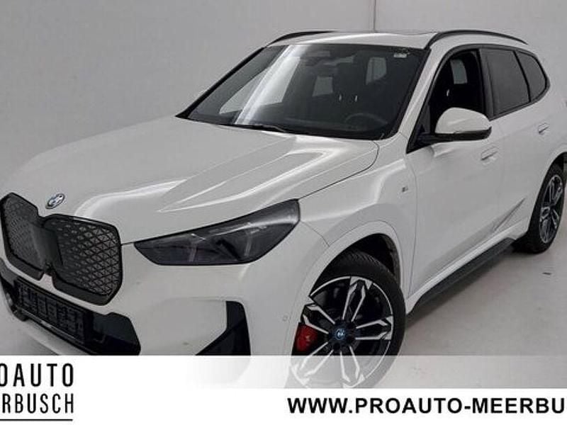 Alpinweiss iii Gebraucht 2024 BMW iX1 M Sport SUV | 44.999 € (Fairer Preis) - Bild 1/4
