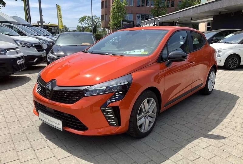 Valenciaorange Gebraucht 2024 Renault Clio V Evolution Limousine | 15.996 € (Fairer Preis) - Bild 1/4